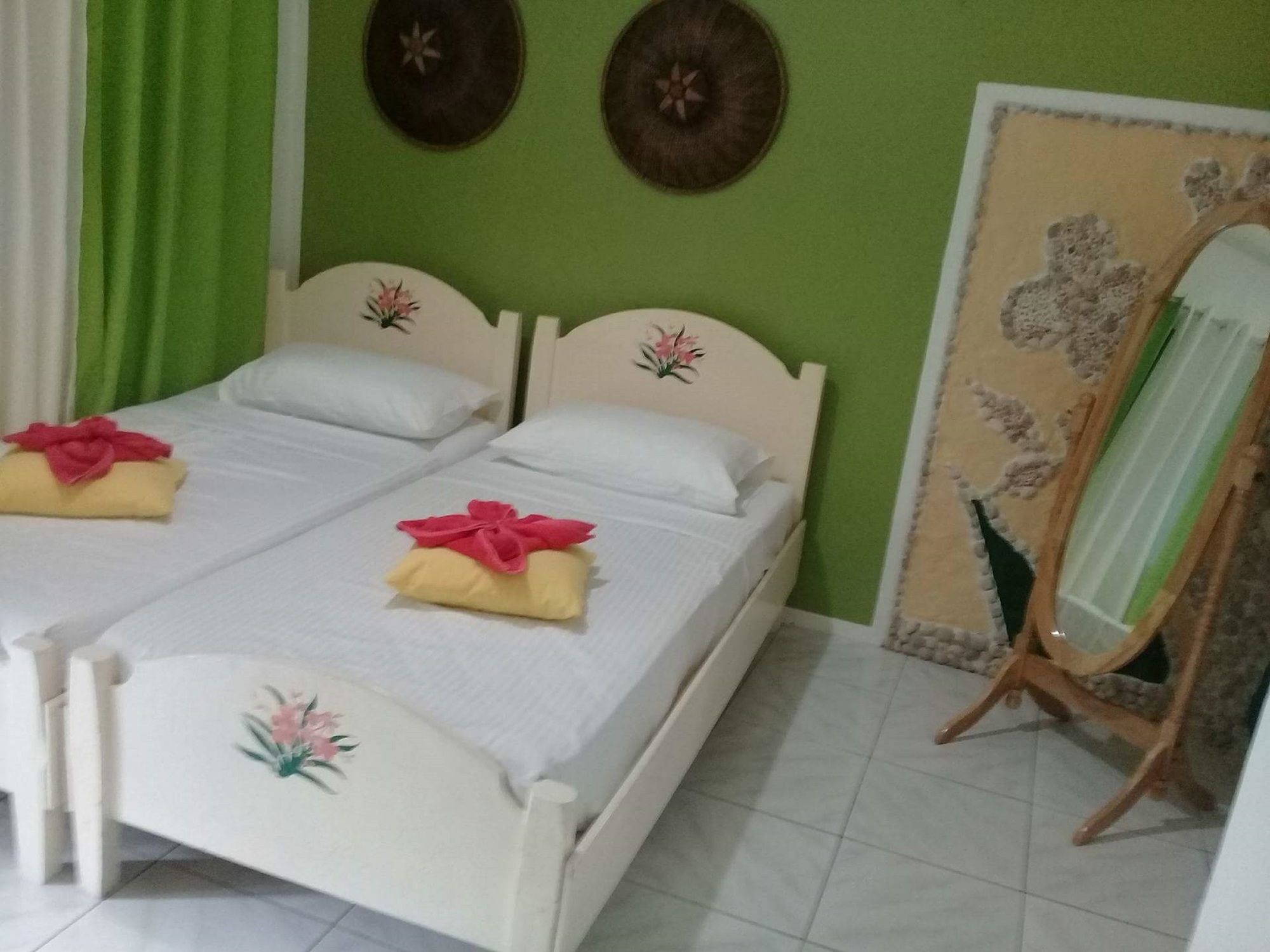 פנגלאו Traville Huts Palm Beach Inn מראה חיצוני תמונה