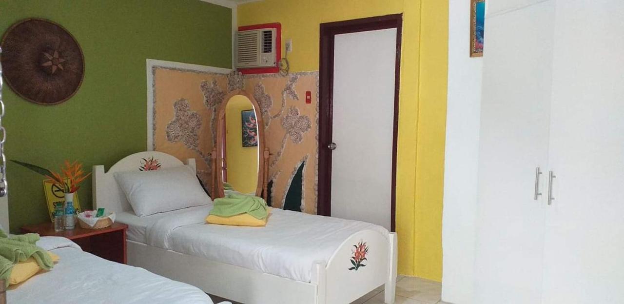 פנגלאו Traville Huts Palm Beach Inn מראה חיצוני תמונה